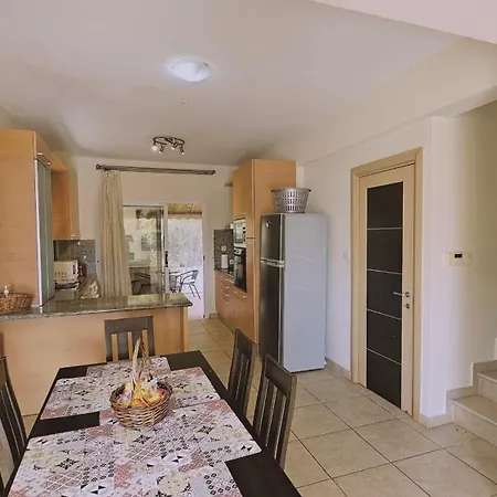 Nissi House *