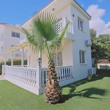 Nissi House Nyaraló