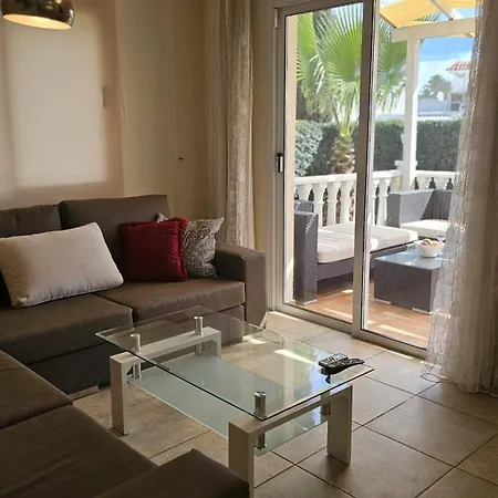 Nissi House Nyaraló